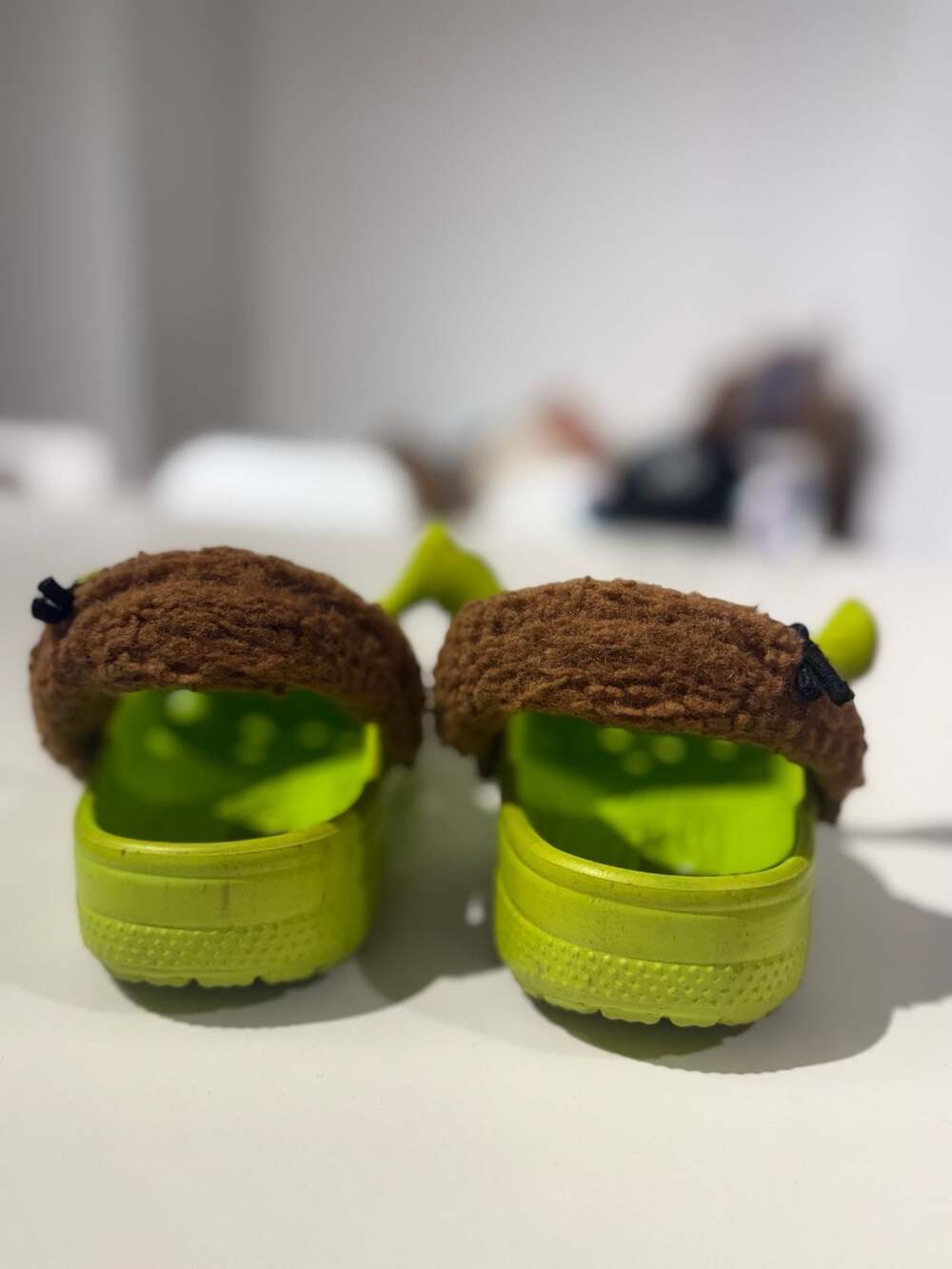 Crocs Shrek Classic Clogs Kids Size J1 - Picture 4 of 6